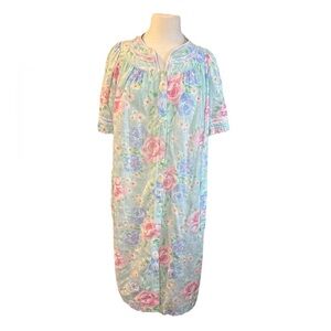 Vintage Leisure Life Cottagecore Floral Button front Nightgown Housecoat Granny